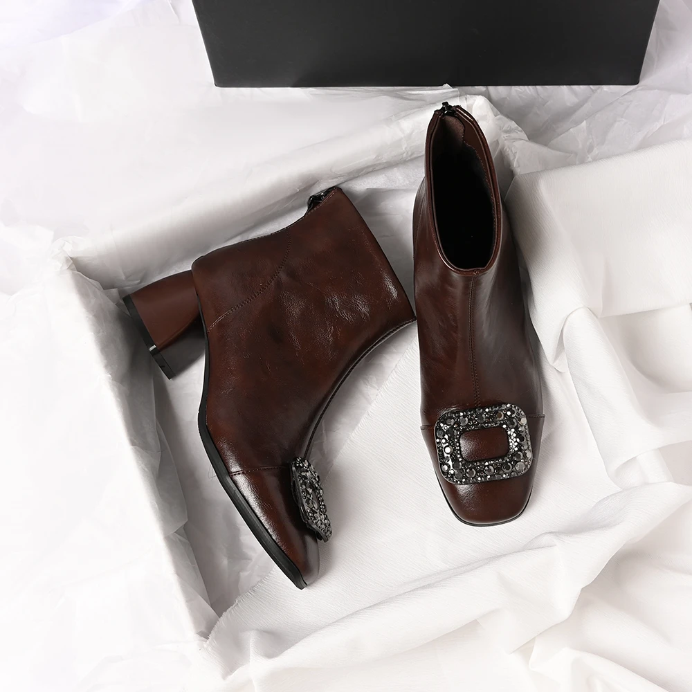 时尚水钻方扣粗跟短靴女2025秋冬新款通勤后拉链加绒方头高跟靴子