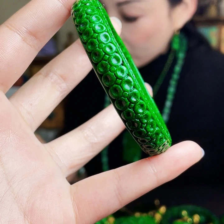 翡翠未镶嵌颈饰多样性58.5