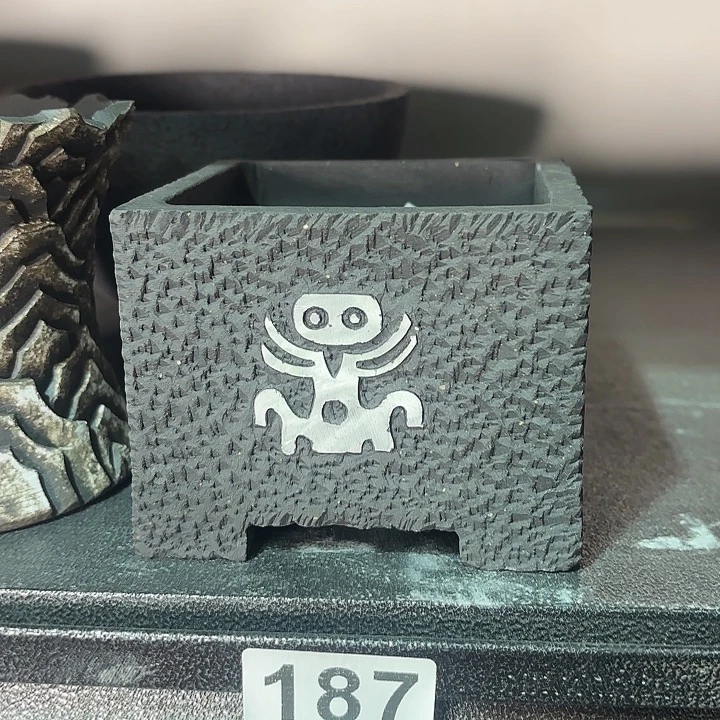 黑陶内口8.5高8.3方盆