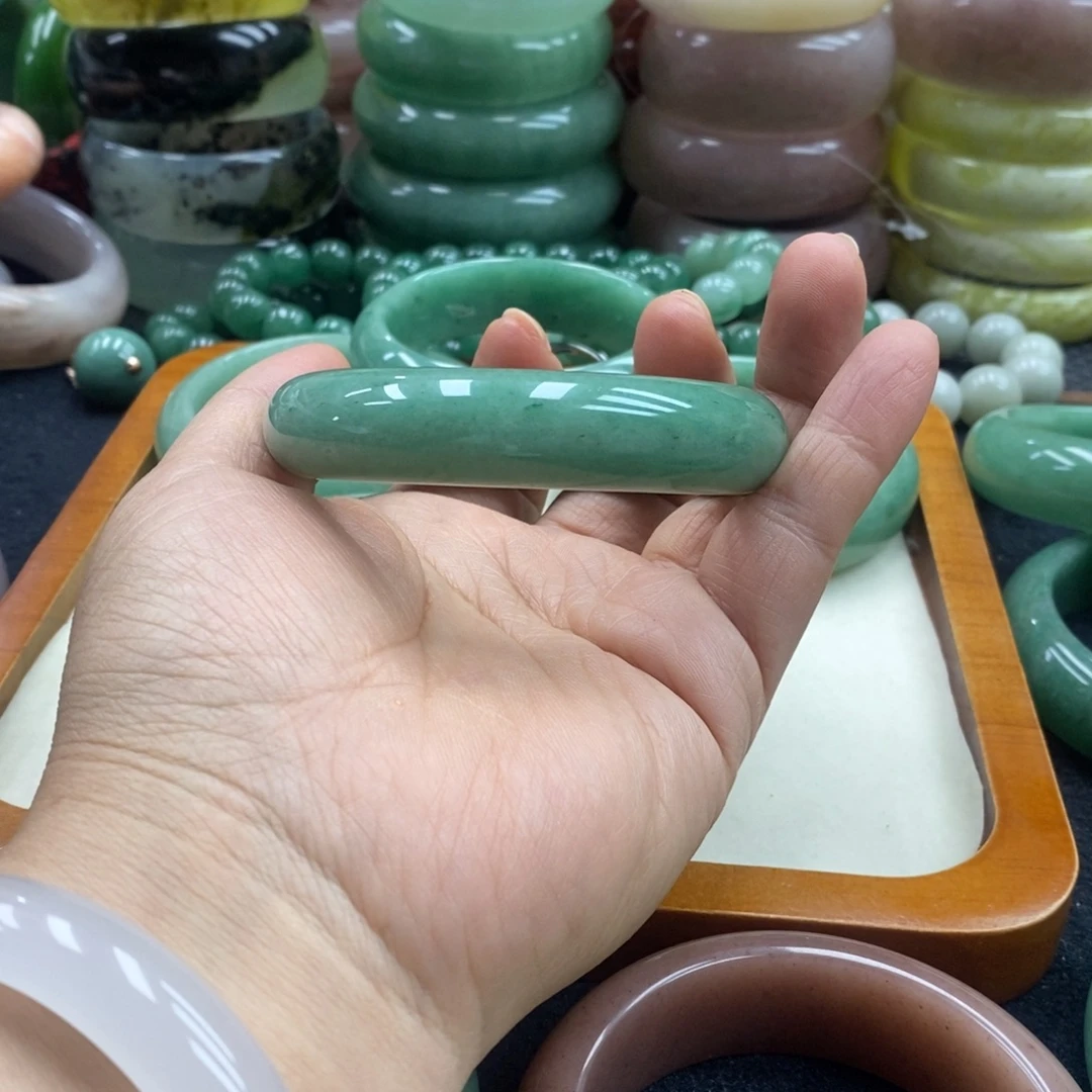 用***3未镶嵌手镯石英质玉