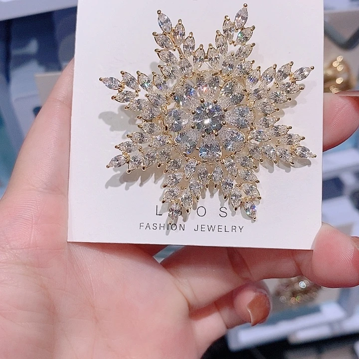锆石铜合金雪花胸针 金色