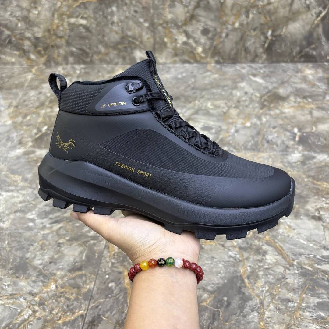 冬季新款男士高帮加棉休闲鞋保暖舒适百搭简约男鞋潮流轻便运动鞋