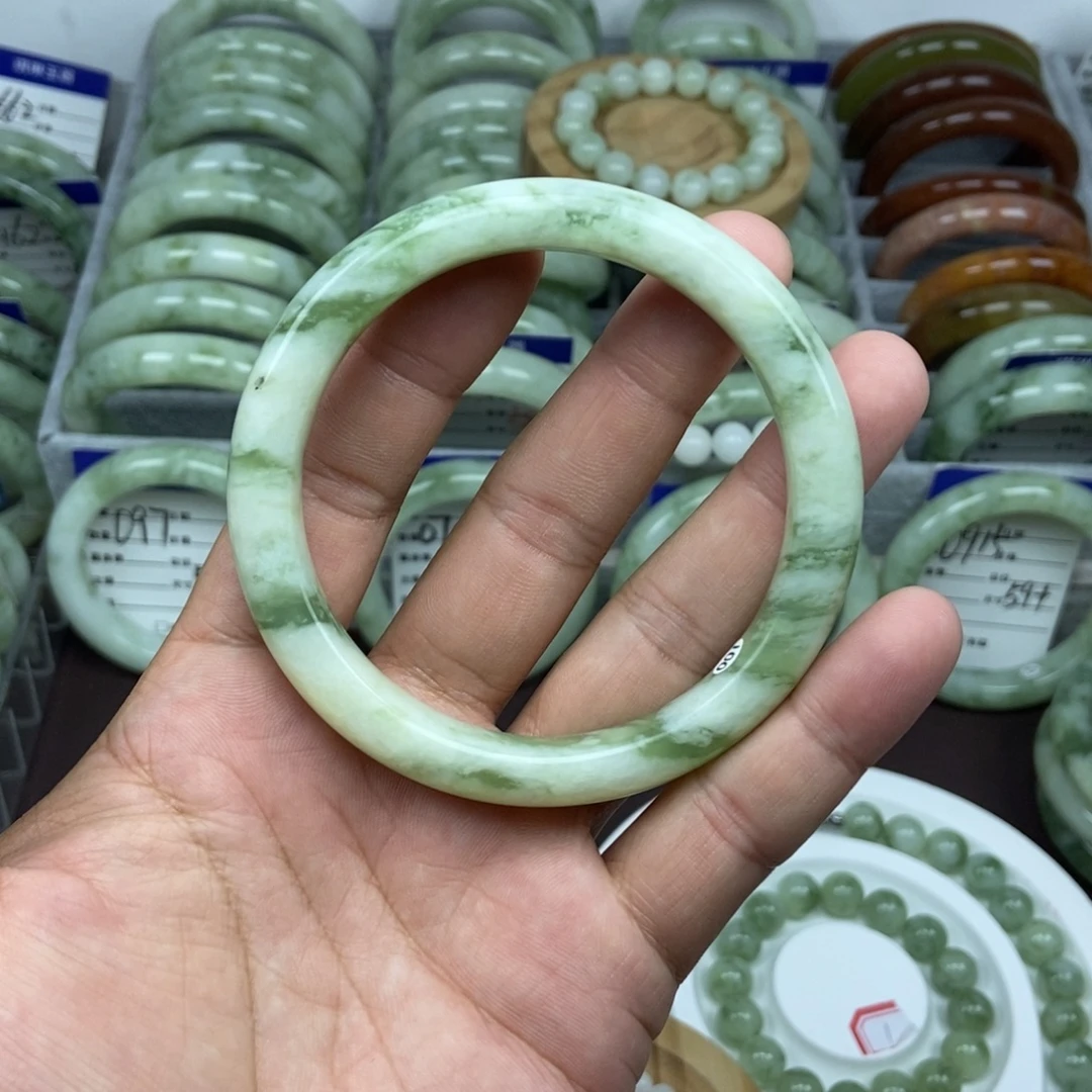 花***美未镶嵌蛇纹石玉手镯
