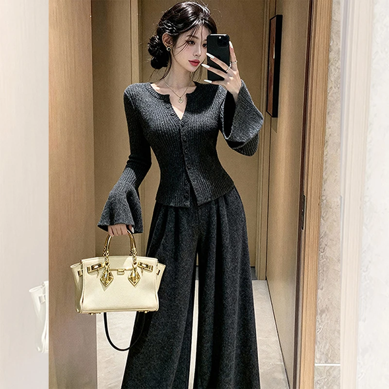 漂亮出片衣服女装一整套秋冬装穿搭灰色喇叭袖针织毛衣裤子两件套