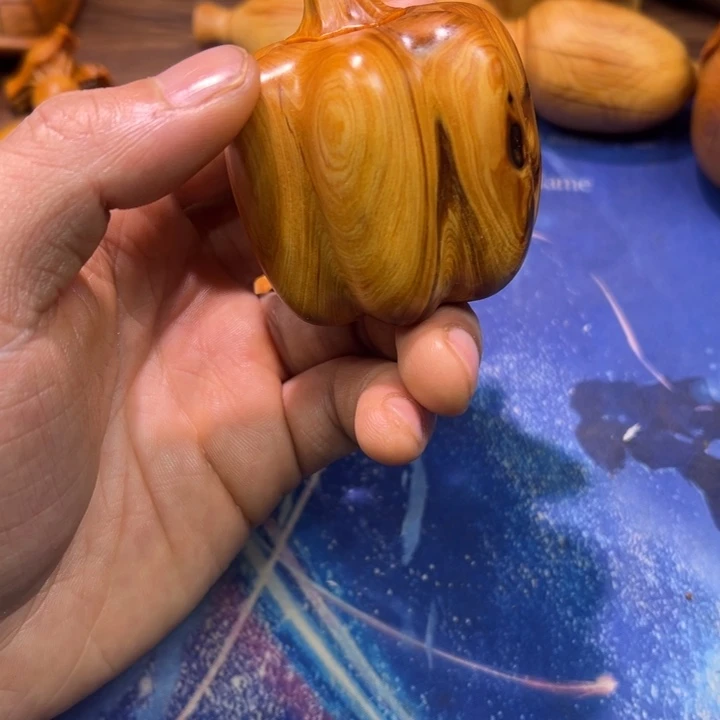 悟***哩柏木（崖柏）陈化老料手串把件