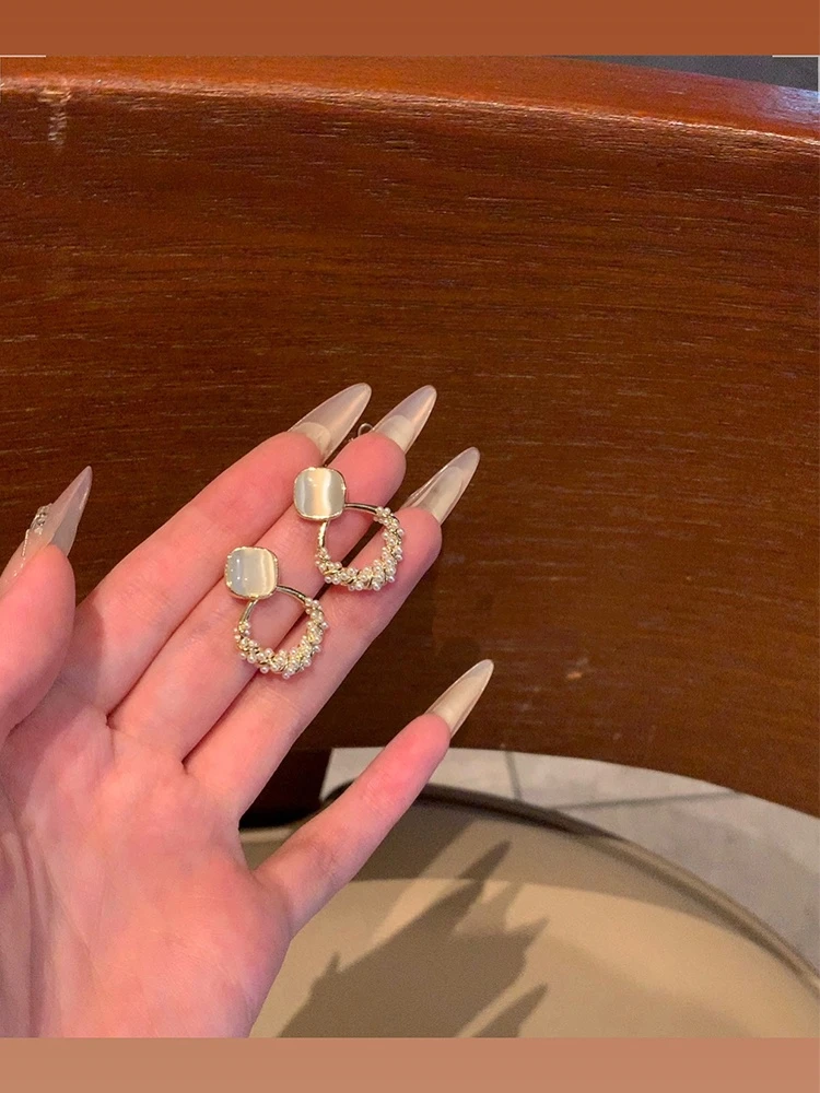 金色珍珠耳饰轻奢高级感气质独特耳环2025新款爆款百搭设计款耳环