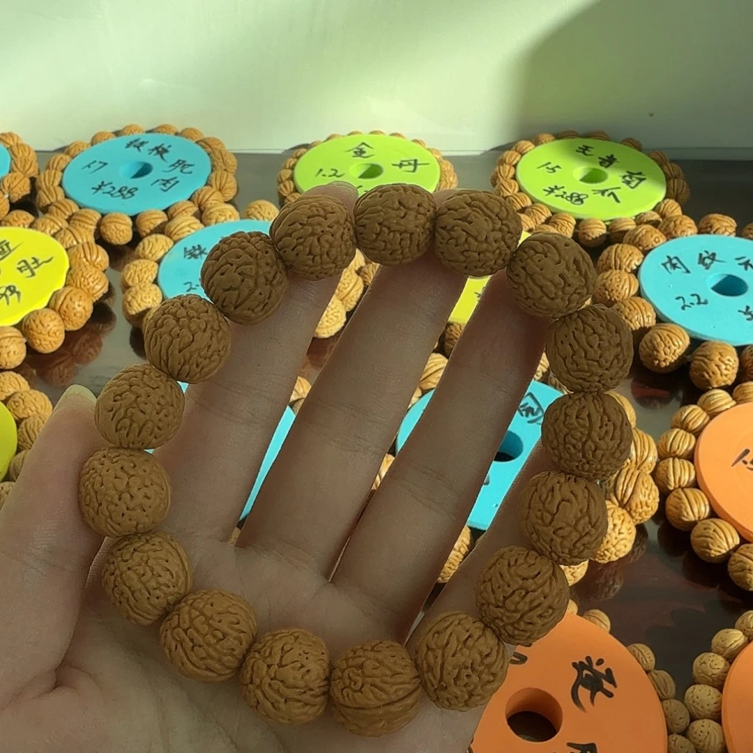 木质类小金刚桃核手串