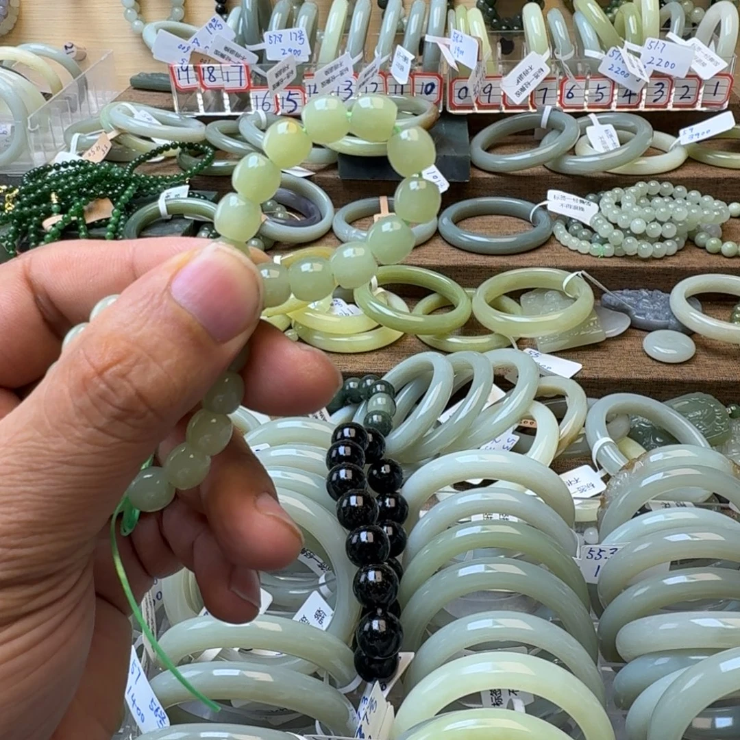 冰***1和田玉未镶嵌手镯