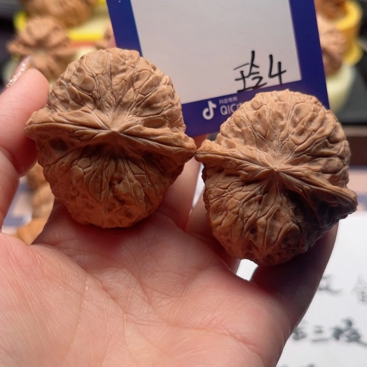 吊坠文玩核桃大****代文玩核桃把件4