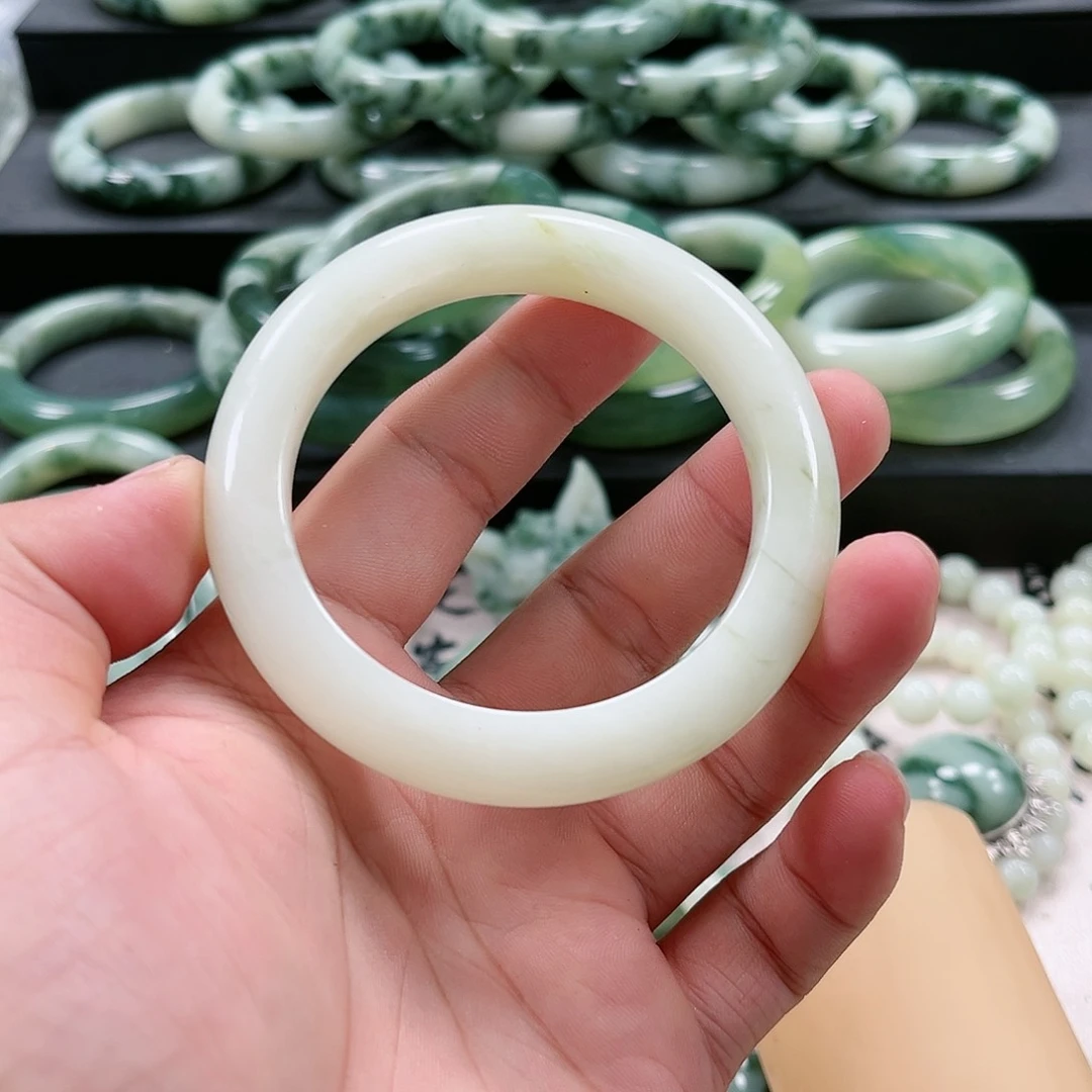 【闪购商品】未镶嵌透闪石-蛇纹石玉手镯水*