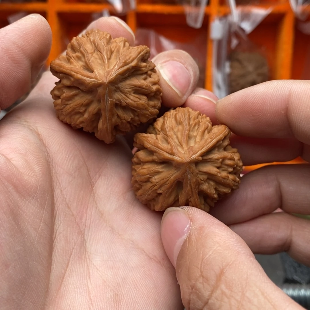 文玩核桃吊坠三棱