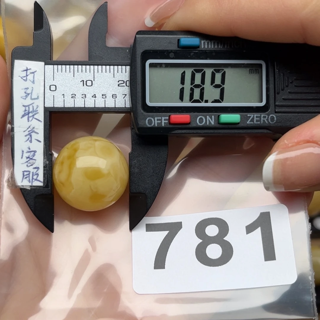 蜜蜡裸石未镶嵌M****o微瑕