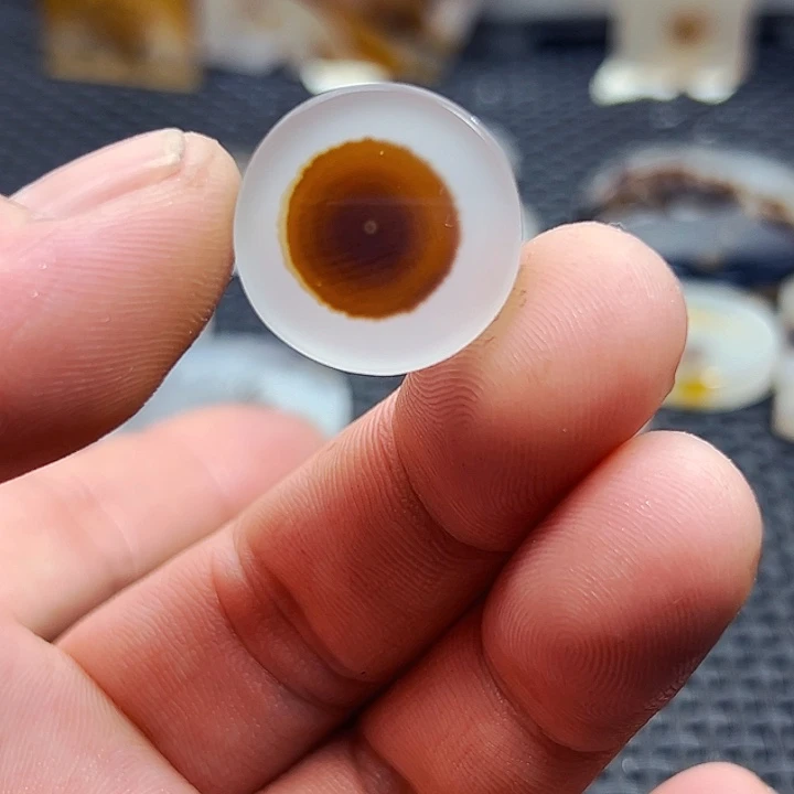 泥***人未镶嵌玛瑙/玉髓珠宝半成品