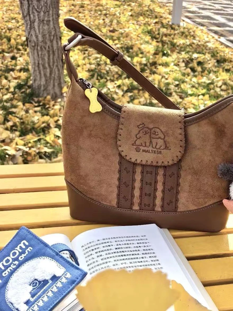 小雅姐姐 贴贴小狗大容量通勤百搭腋下斜挎单肩包KH37