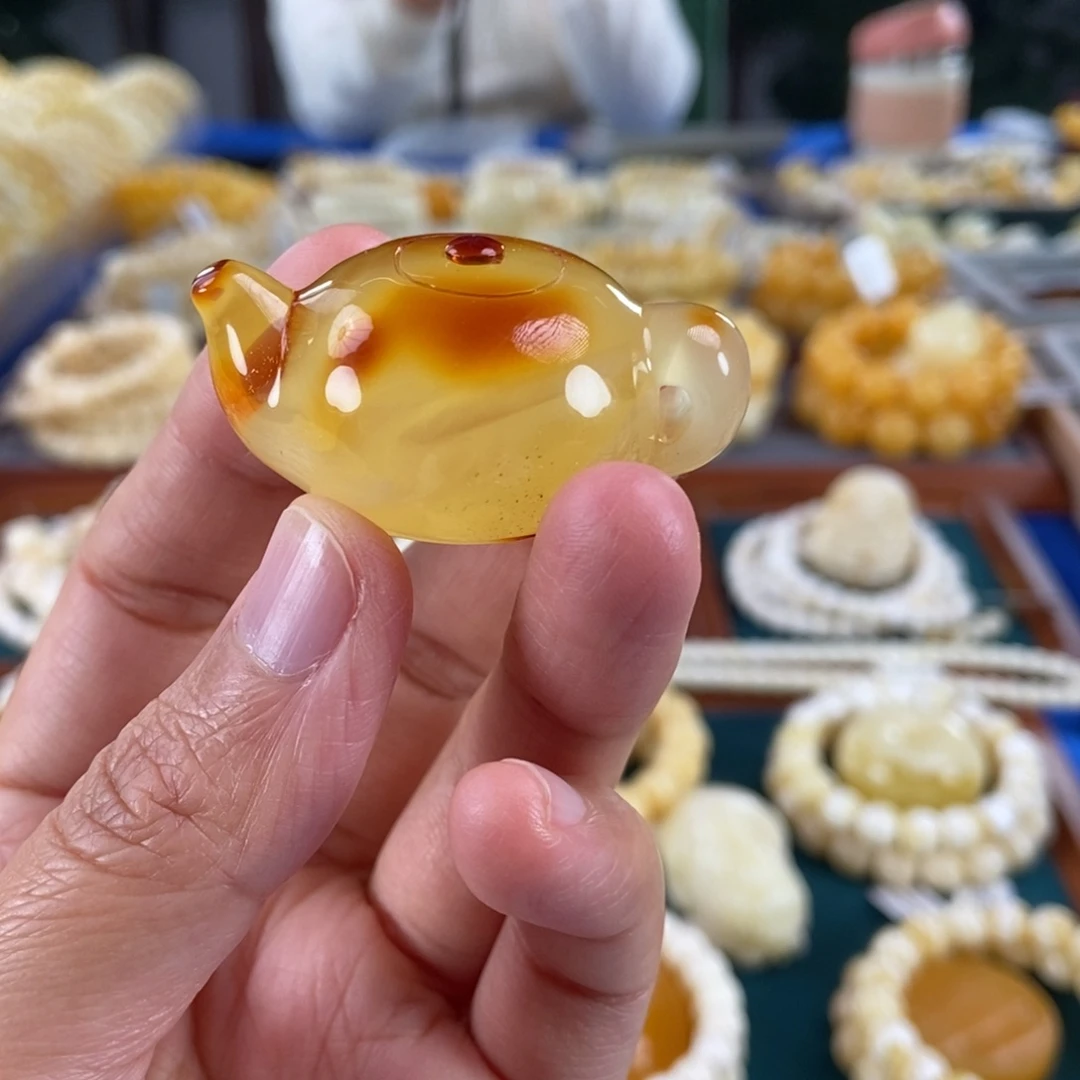 琥珀未镶嵌珠宝奇石15.8红皮俏色爸把壶