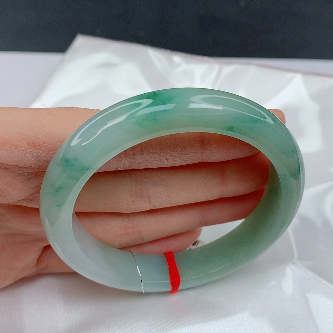 翡翠手镯未镶嵌57.1正圈秀气耐看