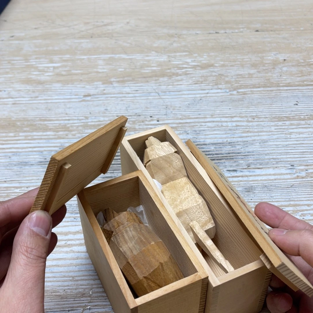 瓷片L***3密密麻麻地排列着一个