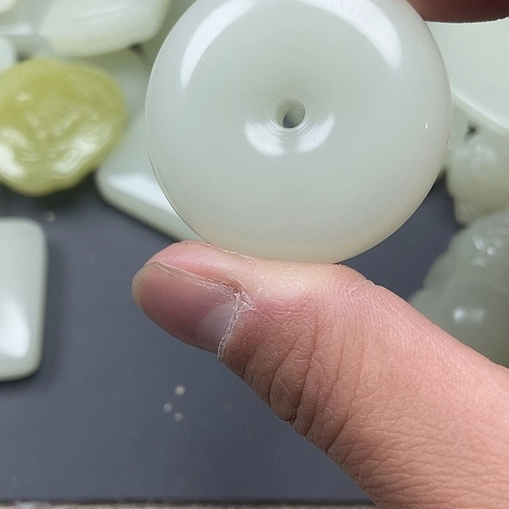 山***来和田玉（青白玉）未镶嵌颈饰
