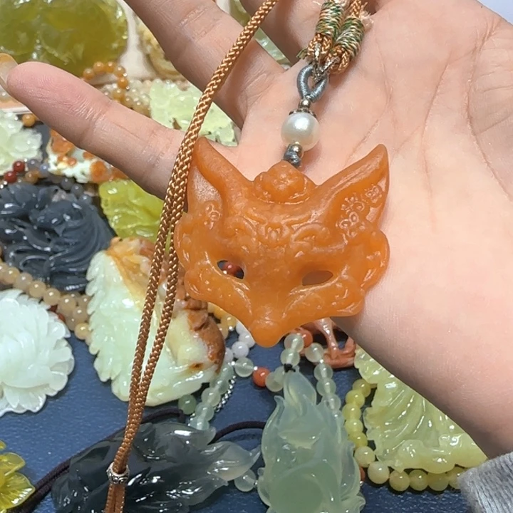 未镶嵌蛇纹石玉吊坠