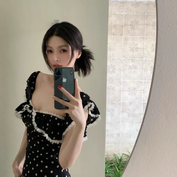 Lienni2025春夏新款收腰显瘦镂空方领蕾丝荷叶波点长款连衣裙女