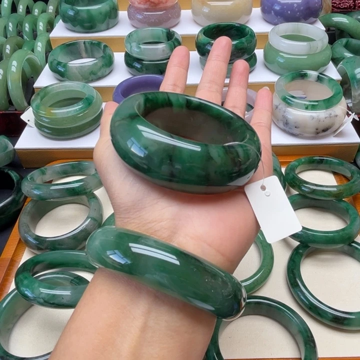 石英质玉（非洲翠）未镶嵌手镯