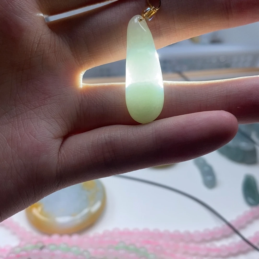 翡翠未镶嵌颈饰翡翠多其样发其一
