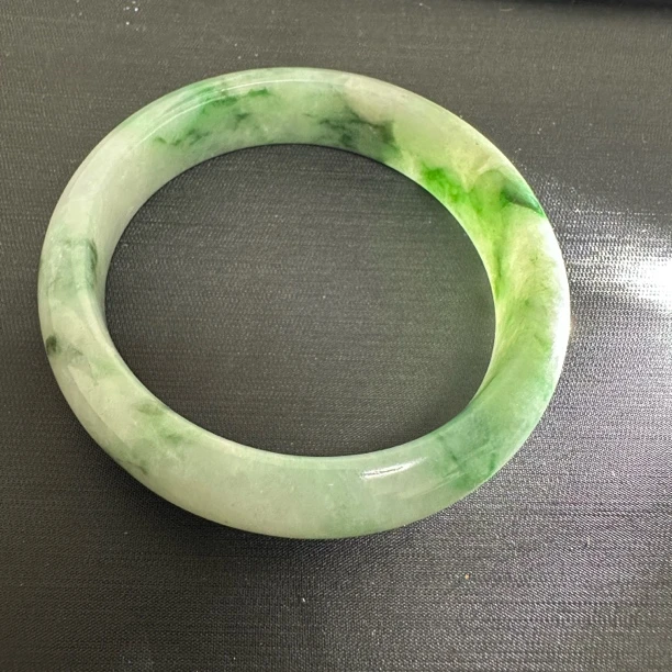 2518飘花灵动海草绿手镯