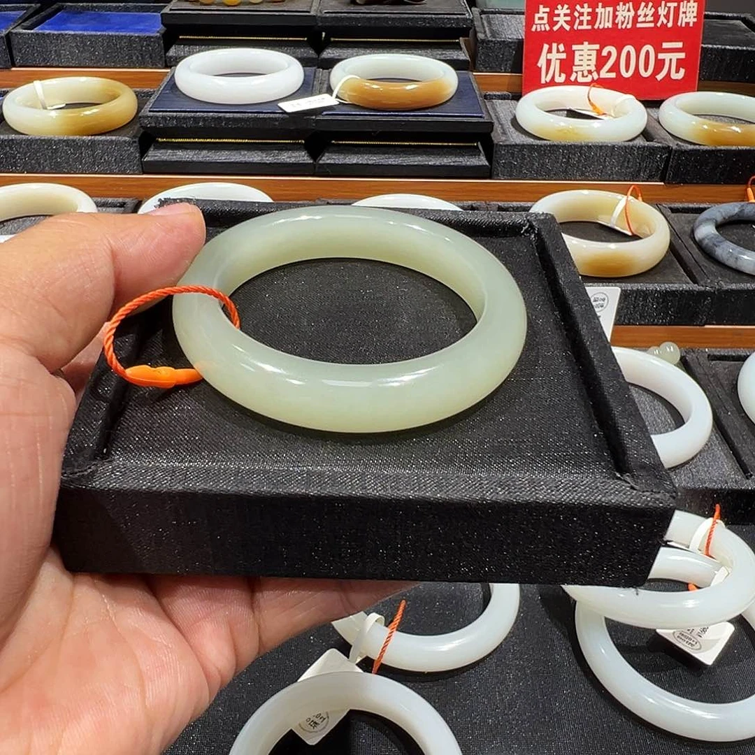 和田玉手镯未镶嵌k**e