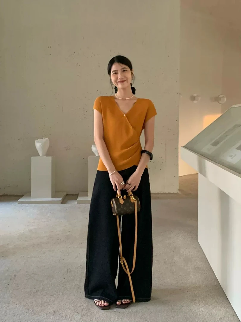 27892夏季新款设计感V领不对称收腰针织衫（衣长57）