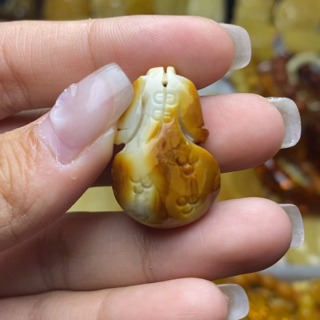 未镶嵌琥珀珠宝奇石