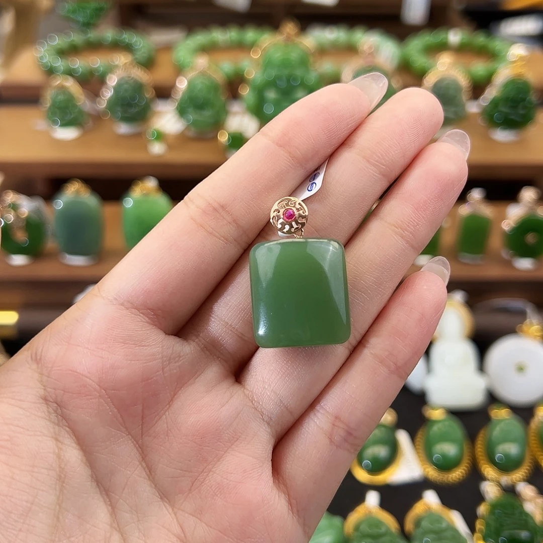 吊坠(不含链)18K金镶嵌和田玉粉青方糖21mm