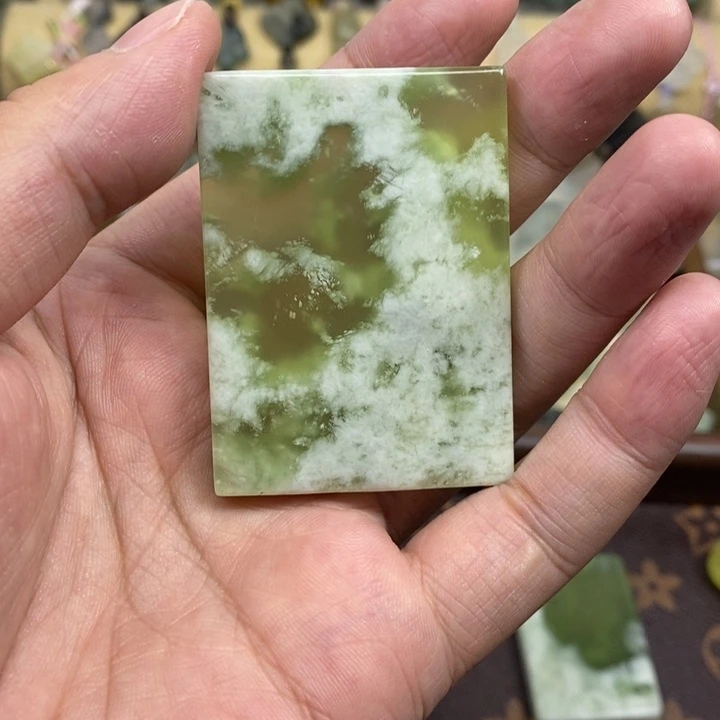 青****蛇纹石玉未镶嵌颈饰