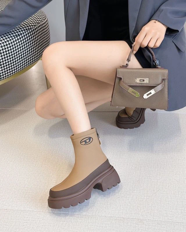 9-297 厚底圆头弹力靴欧美新款粗跟时装靴拼色气质马丁靴工装靴