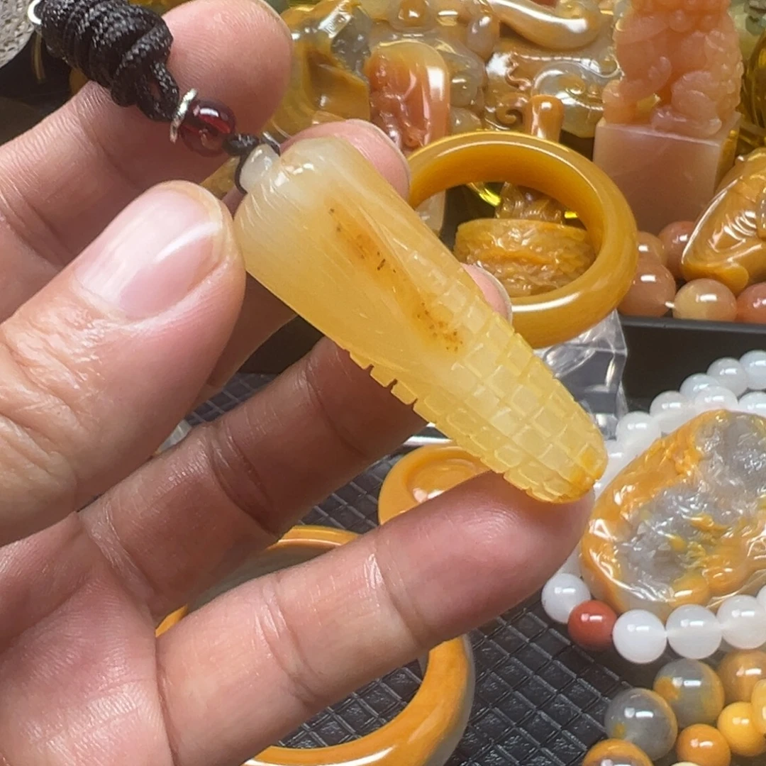 石英质玉未镶嵌颈饰