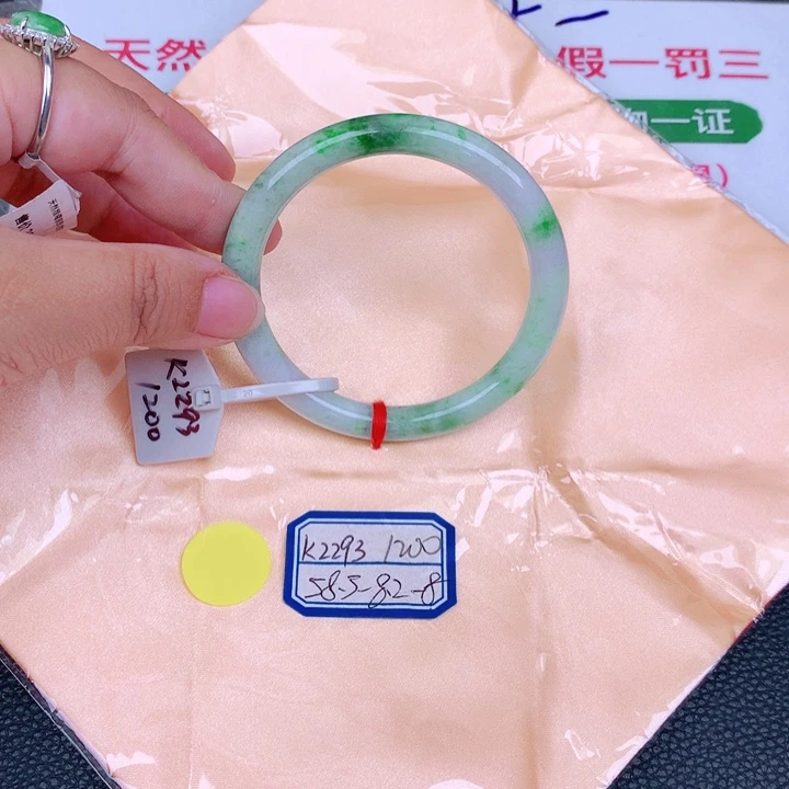 翡翠手镯未镶嵌缅甸翡翠