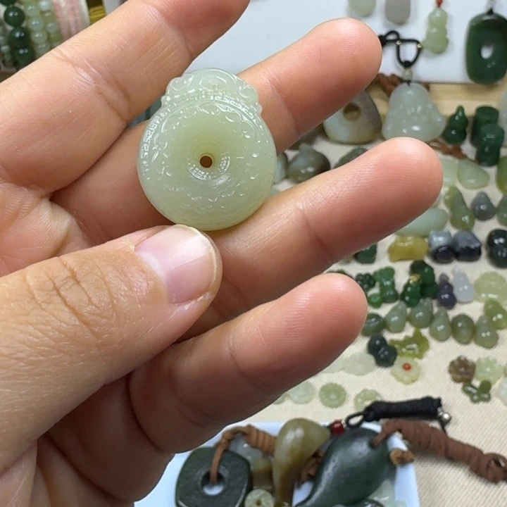 和田玉未镶嵌挂件