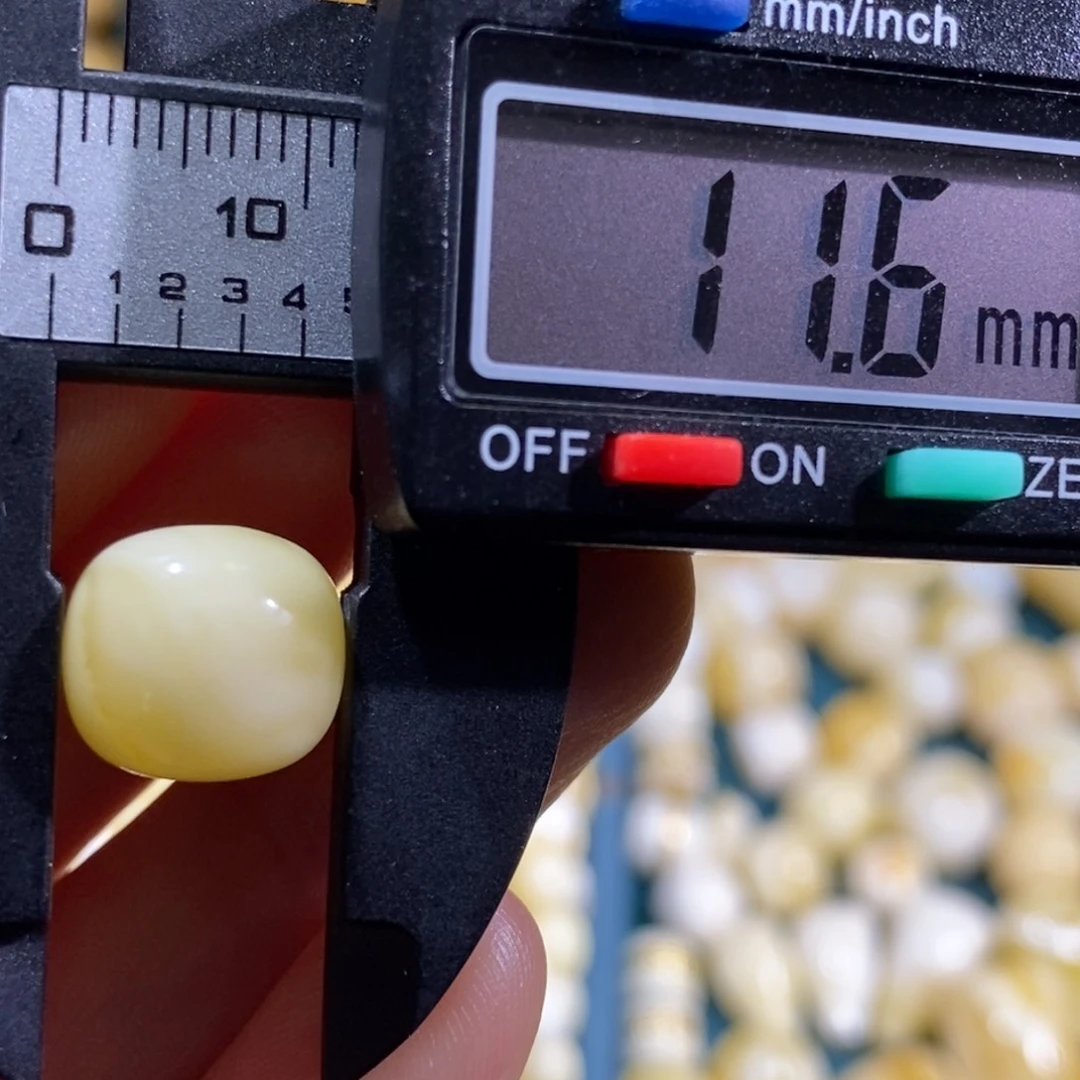 蜜蜡裸石未镶嵌配饰