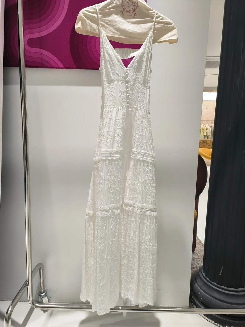 THREE GOOOD/三吉《年终放价》腰部镂空吊带连衣裙 SQ230052