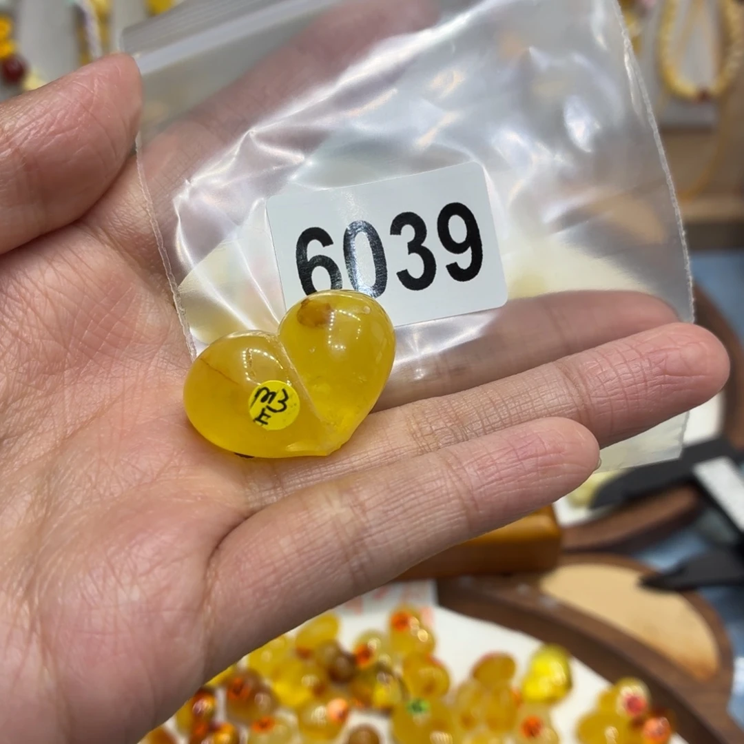 琥珀未镶嵌珠宝奇石