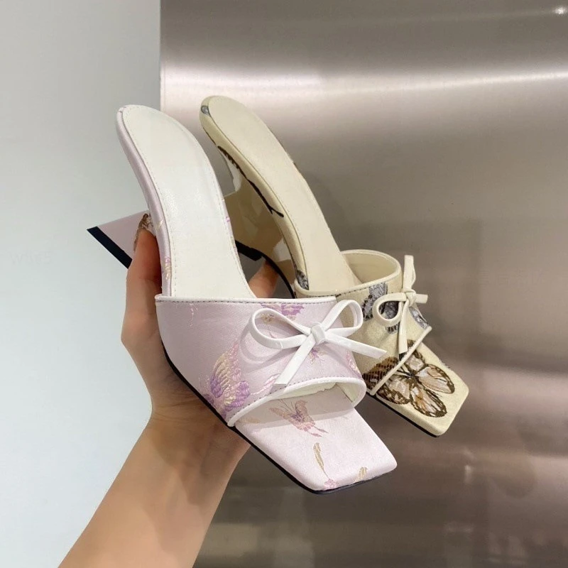 刺绣一字高跟凉鞋绸缎凉拖鞋蝴蝶结异型2025年百搭方头夏季新中式