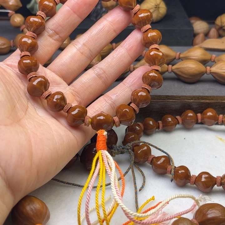 齐***圣手串/手链橄榄核1.3*1.3原皮去霜蜜桃臀带三通铁核树王