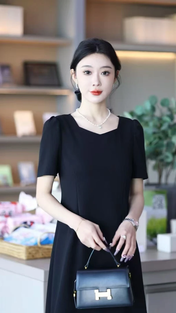 MZ.高端黑色方领短袖连衣裙女夏季气质收腰显瘦a字小黑裙MC2505
