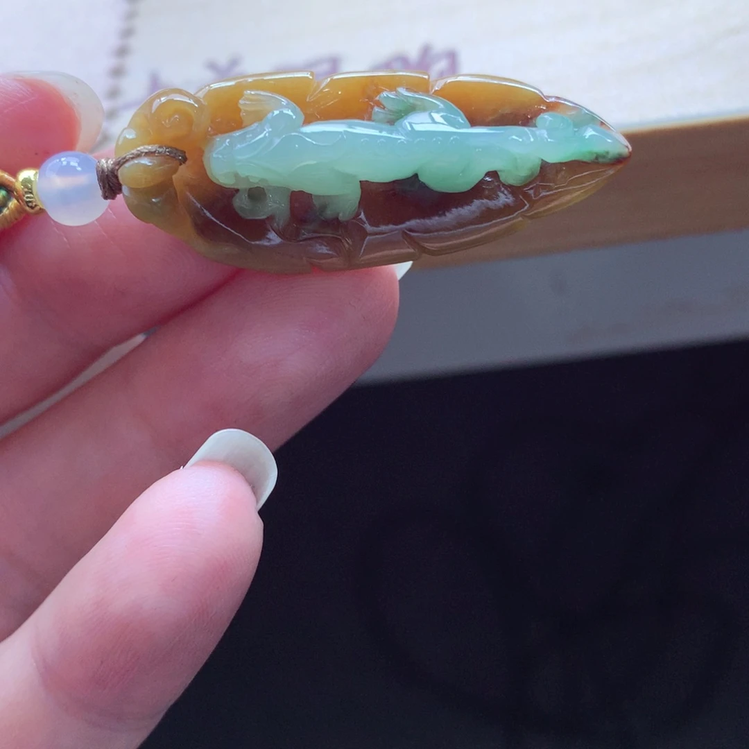 翡翠颈饰未镶嵌吊坠