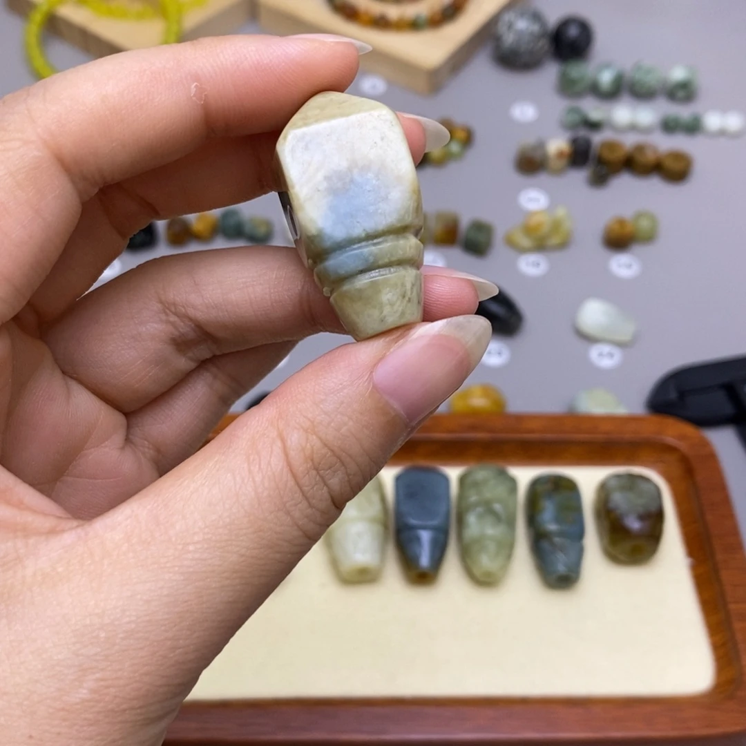 ****z未镶嵌蛇纹石玉配饰