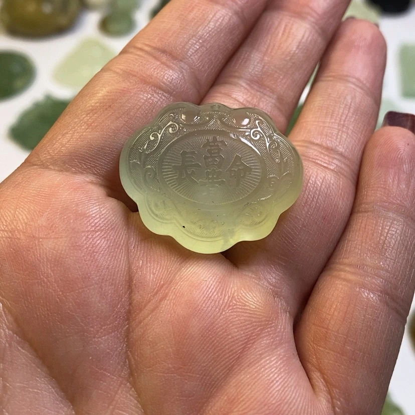 【闪购商品】蛇纹石玉颈饰未镶嵌