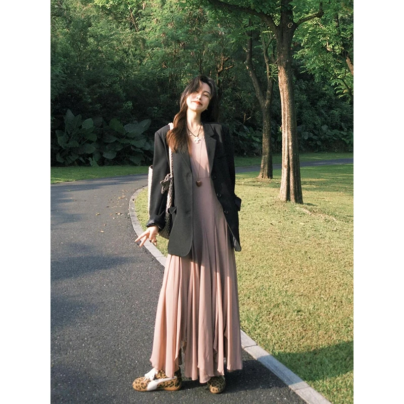 2025年韩系高级感黑色西装外套女极简干练风穿搭日常通勤西服上衣