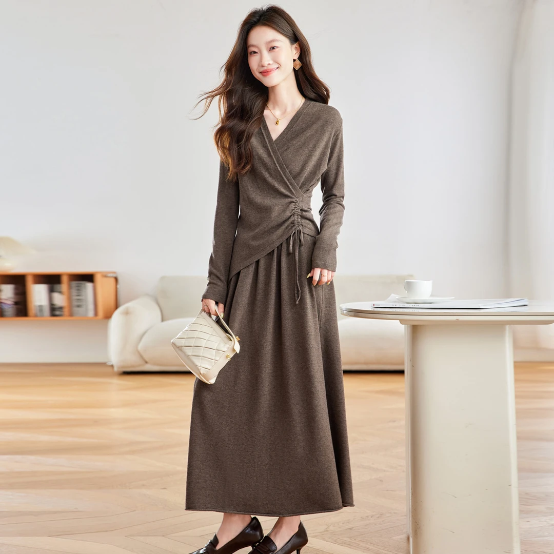 设计感时尚V领针织套装裙女2025春秋新款轻熟风气质半身裙两件套