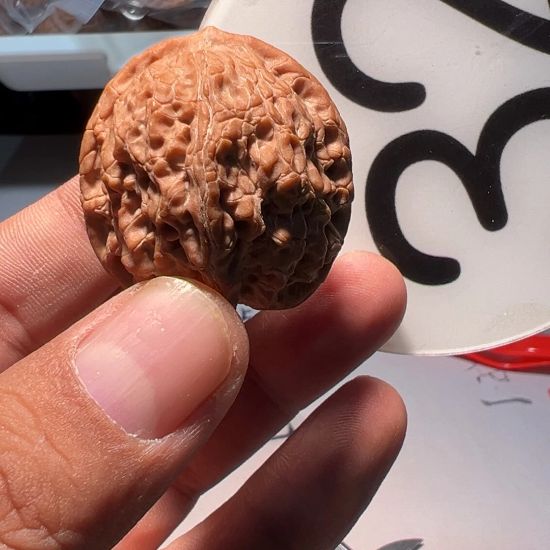 M***7文玩核桃，白色32号