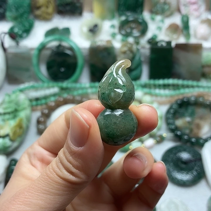 独山玉未镶嵌吊坠