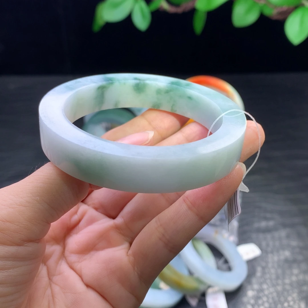定制翡翠未镶嵌手镯